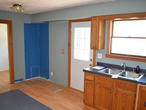 4th image of 68 Eastmanville St