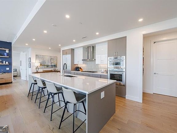 5th image of 2425 Peachtree Rd NE #1401