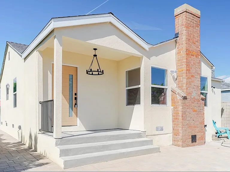 11911 Stagg St — Photo 1