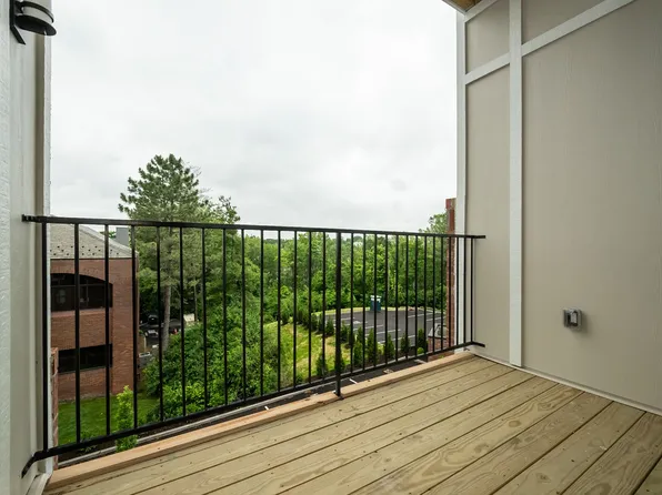 10809 Olive Blvd #303, Saint Louis, MO 63141