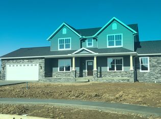 45 Fieldcrest Dr, Centerburg, OH 43011