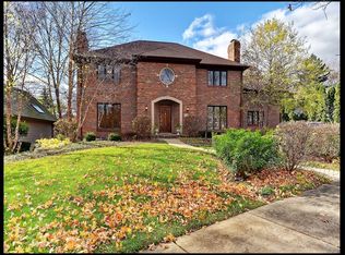 1070 Cobblestone Ln, Wheaton, IL 60187
