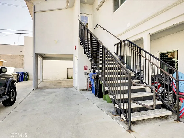 14328 Gilmore St #5 — Photo 2
