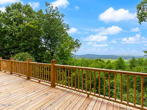 5th image of 320 Windy Ridge Lane