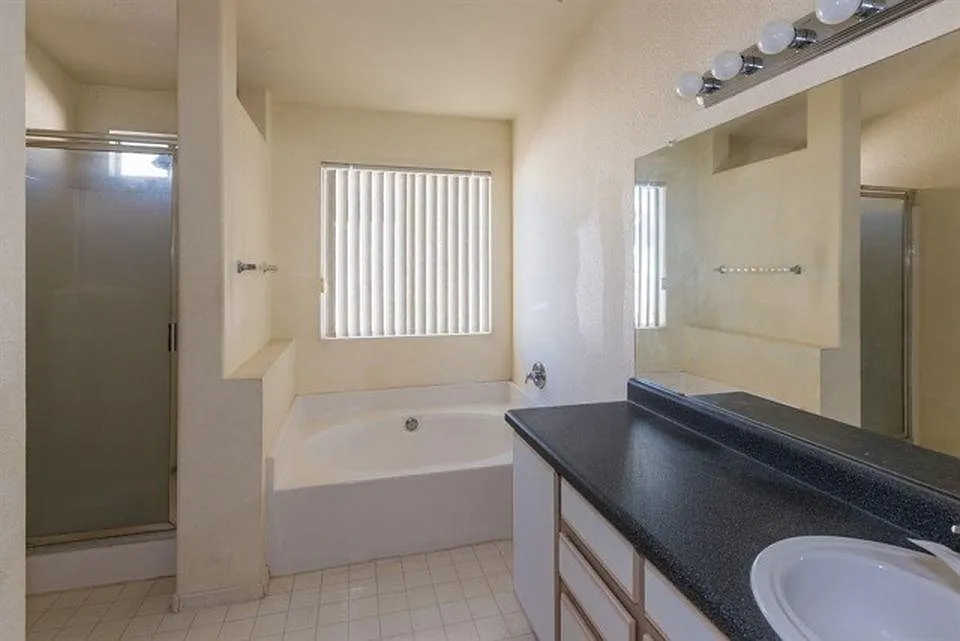 4 bed, 1770 sqft, $2,090 — Photo 2