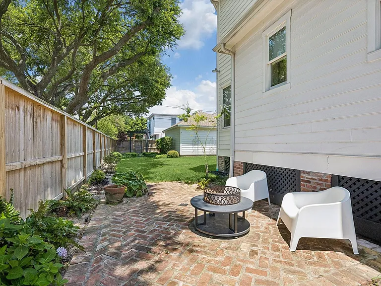 345 W 16th St — Photo 22