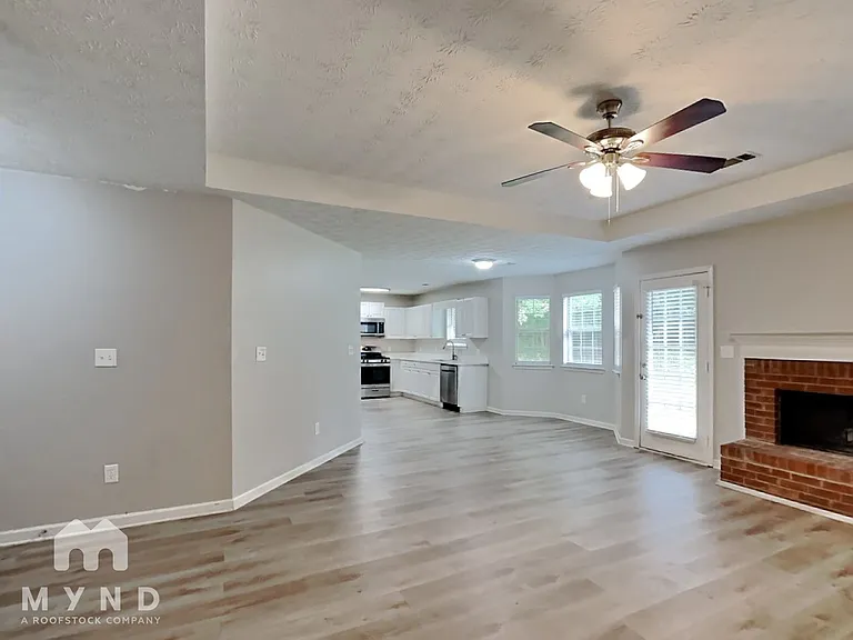 211 Nicki Ct — Photo 8