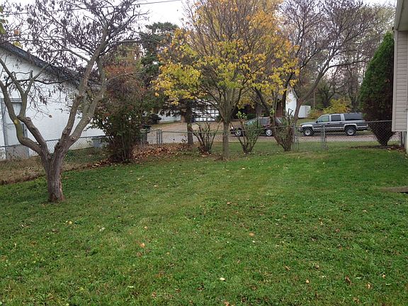 3rd image of 4893 Brittany Ct W