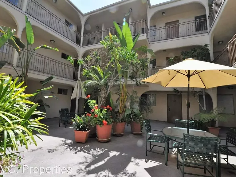 12245 Chandler Blvd — Photo 2