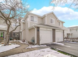 1145 E Cambria Ln S #1145, Lombard, IL 60148