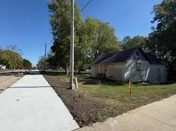 1008 E Thompson St, Maryville, MO 64468