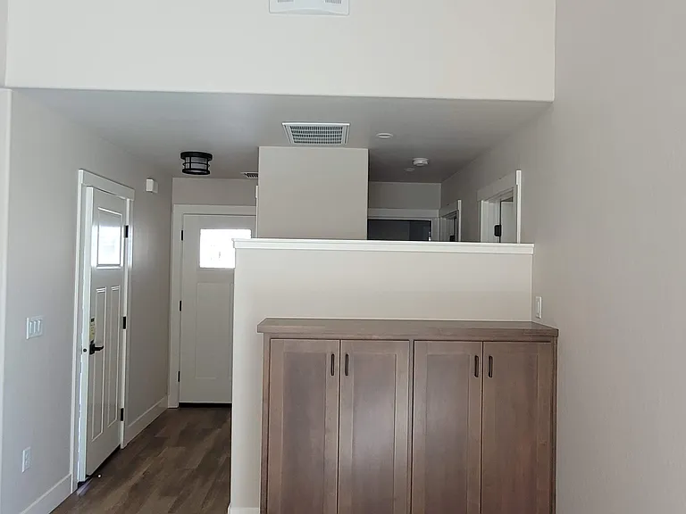 405 Village Ct — Photo 4