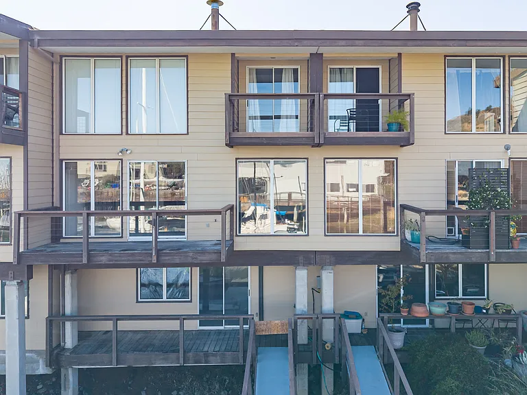 Exterior of 1304 Pelican Way