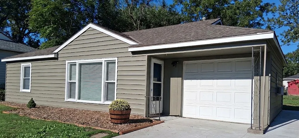 2 bed, 768 sqft, $1,300 — Photo 1