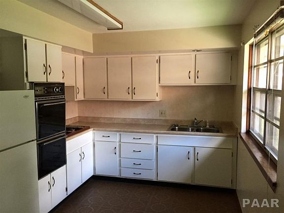 4th image of 2225 N Flora Ave