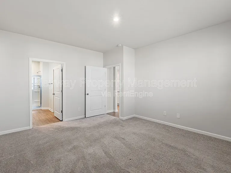 651 Manitou Cir — Photo 12