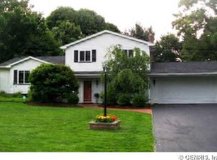 48 Woodhaven Dr, Rochester, NY 14625