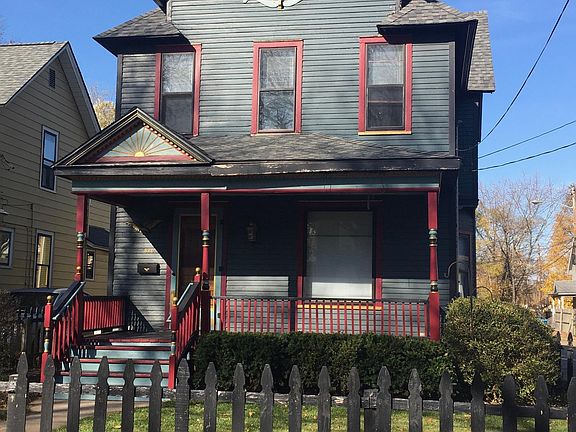 2nd image of 820 Elmwood St
