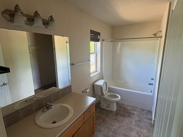 3137 NW 47th Dr — Photo 12