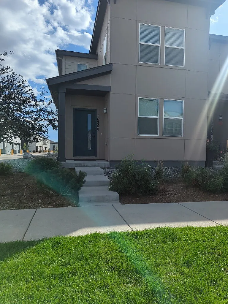 3 bed, 2.5 bath, 1643 sqft, $2,500 — Photo 1