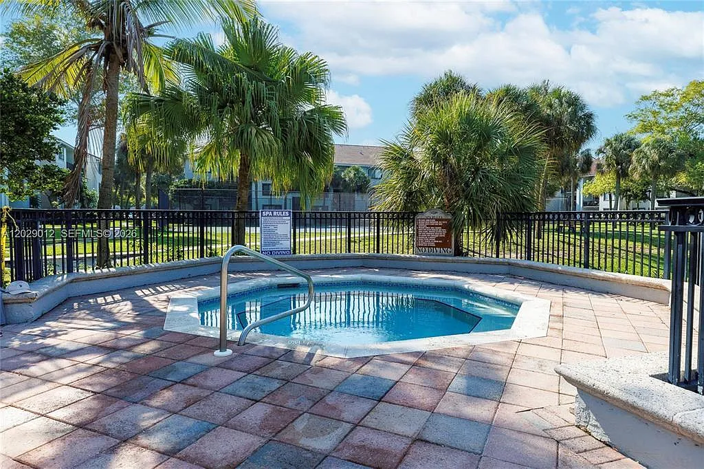2 bed, 2.0 bath, 986 sqft, $2,000 — Photo 1