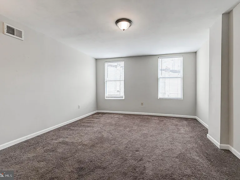2103 E Madison St — Photo 9