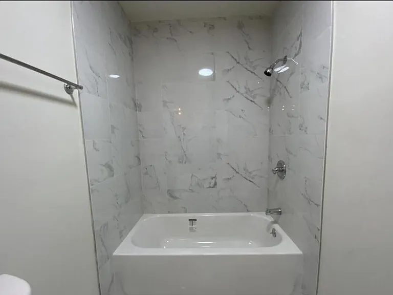 5673 Hobart St #10 — Photo 5