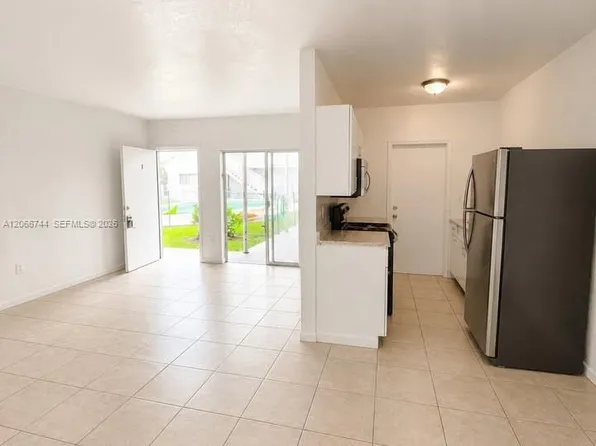 1951 NE 167th St APT 5, North Miami Beach, FL 33162
