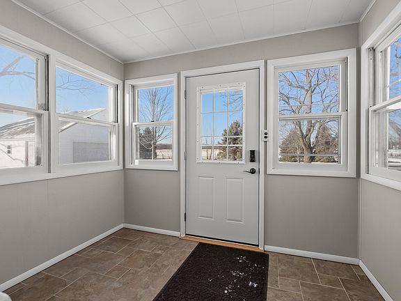 4th image of 9481 W Pine Lake Rd