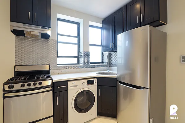 Rented by REZI | media 37