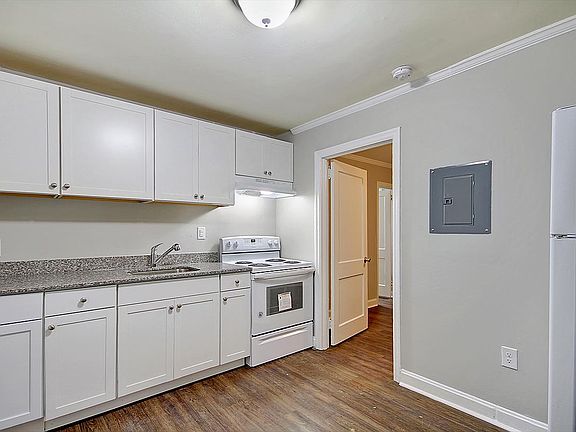 5th image of 1824 Carlton St