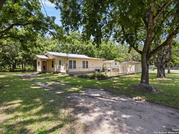 850 NE Ewelling Lane, New Braunfels, TX 78130