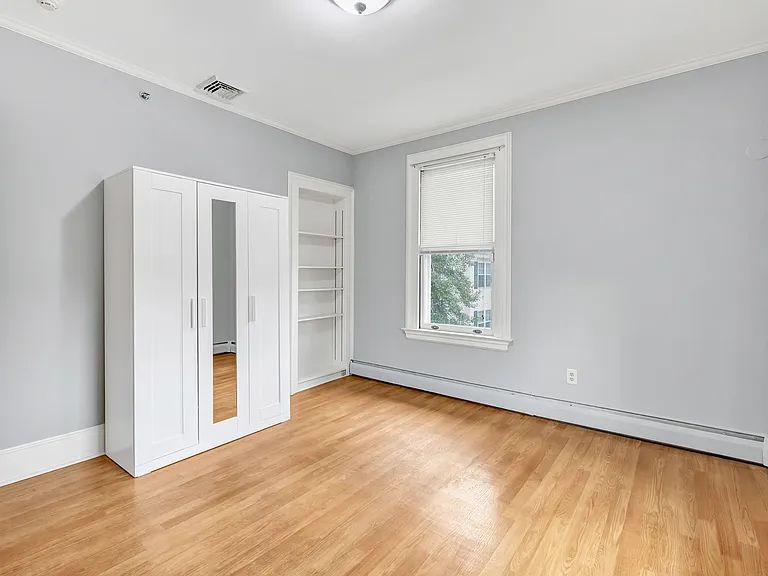 292 Coram Ave — Photo 11