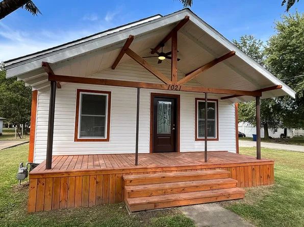 1021 E Sycamore St, Columbus, KS 66725