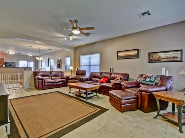 220 E Beth Dr — Photo 8