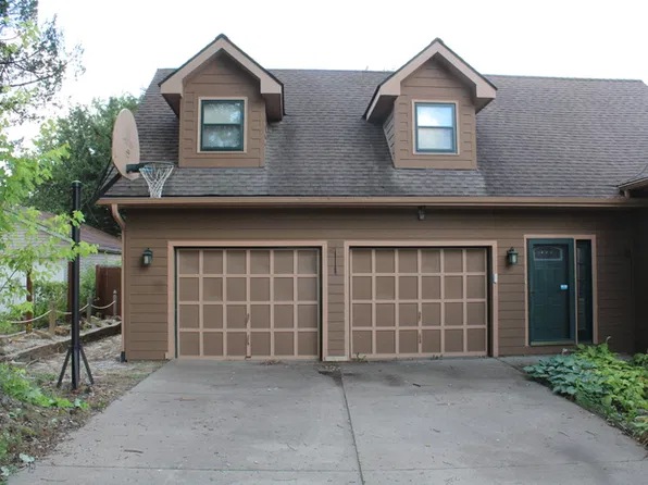 1204 S 15th St, Leavenworth, KS 66048