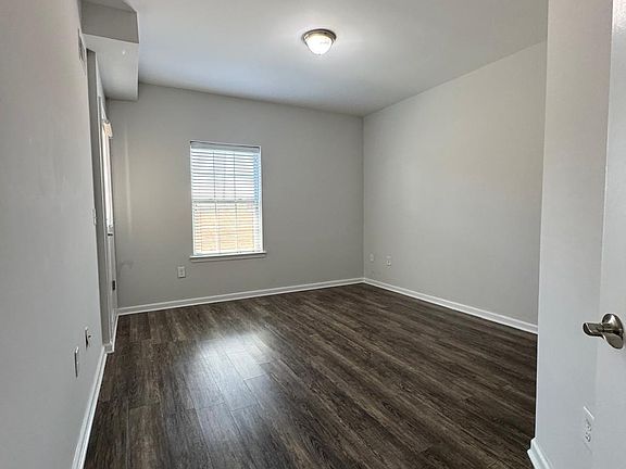 4th image of 408 Westminster Ave #222