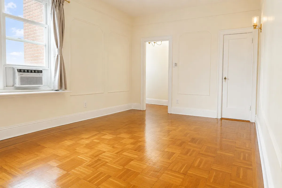 Building Photo - 122 W 39th St #D1