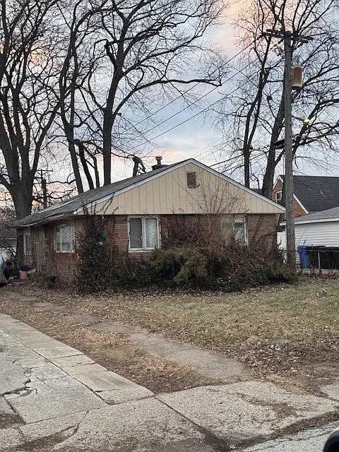 10314 S Millard Ave photo 1