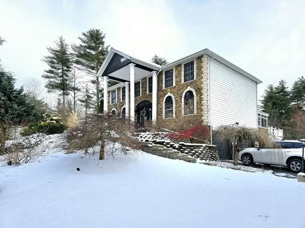 104 W Meadow Rd, Townsend, MA 01474