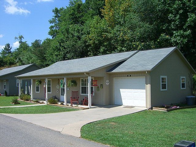 2nd image of 39 Hillview Dr