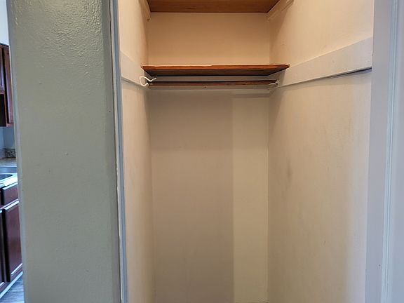 5th image of 738 River Dr APT 8