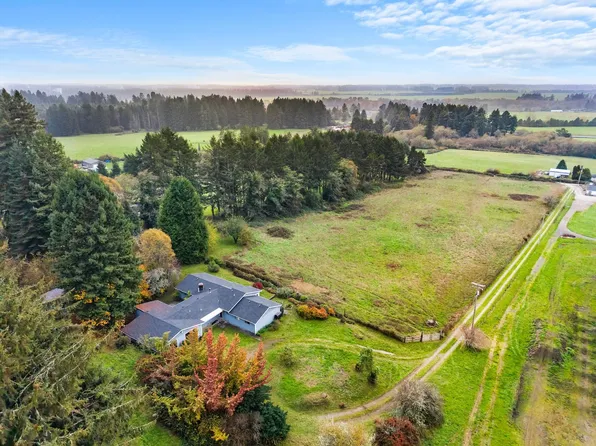 275 N Rossini Ln, Smith River, CA 95567