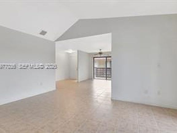 5th image of 615 NW 210th St APT 201-25