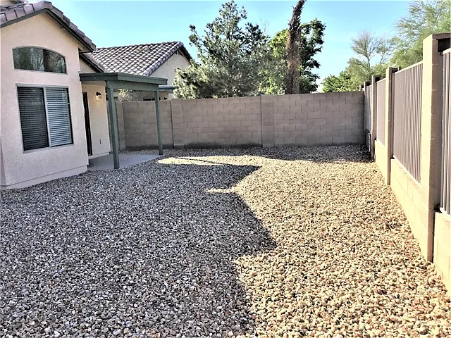 15872 W Adams St — Photo 14
