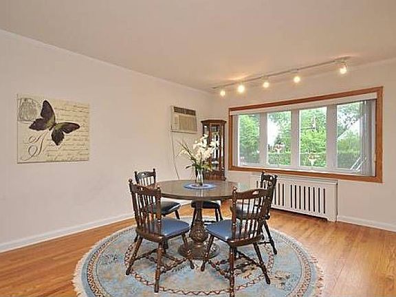 2nd image of 44 Rowe Pl