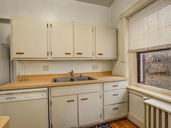 3rd image of 590 Ludlow Ave APT 6