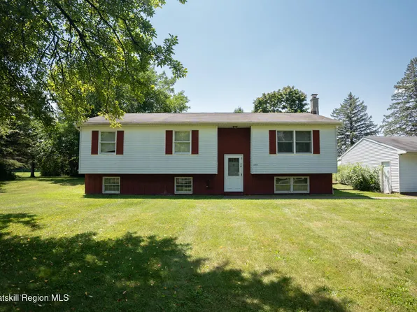 1042 County Route 22, Ghent, NY 12075