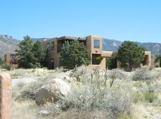 915 Tramway Ln NE, Albuquerque, NM 87122