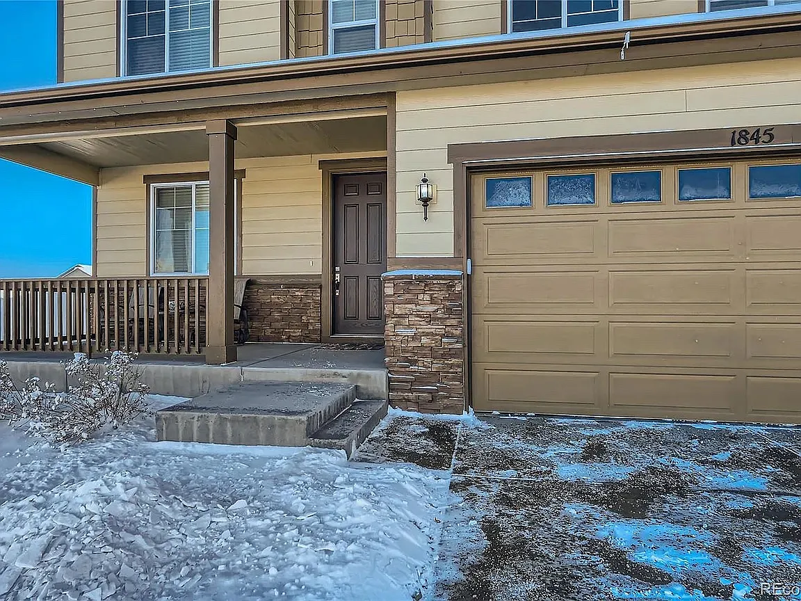 4 bed, 2589 sqft, $2,800 — Photo 2